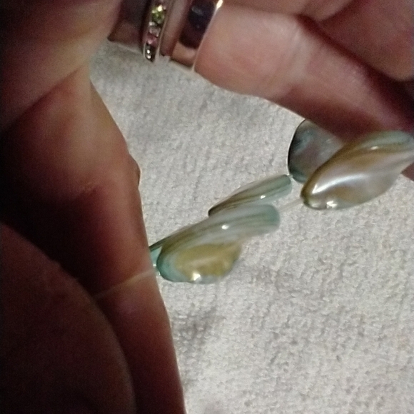 Beautiful blue and white shell stretch bracelet - Picture 2 of 2